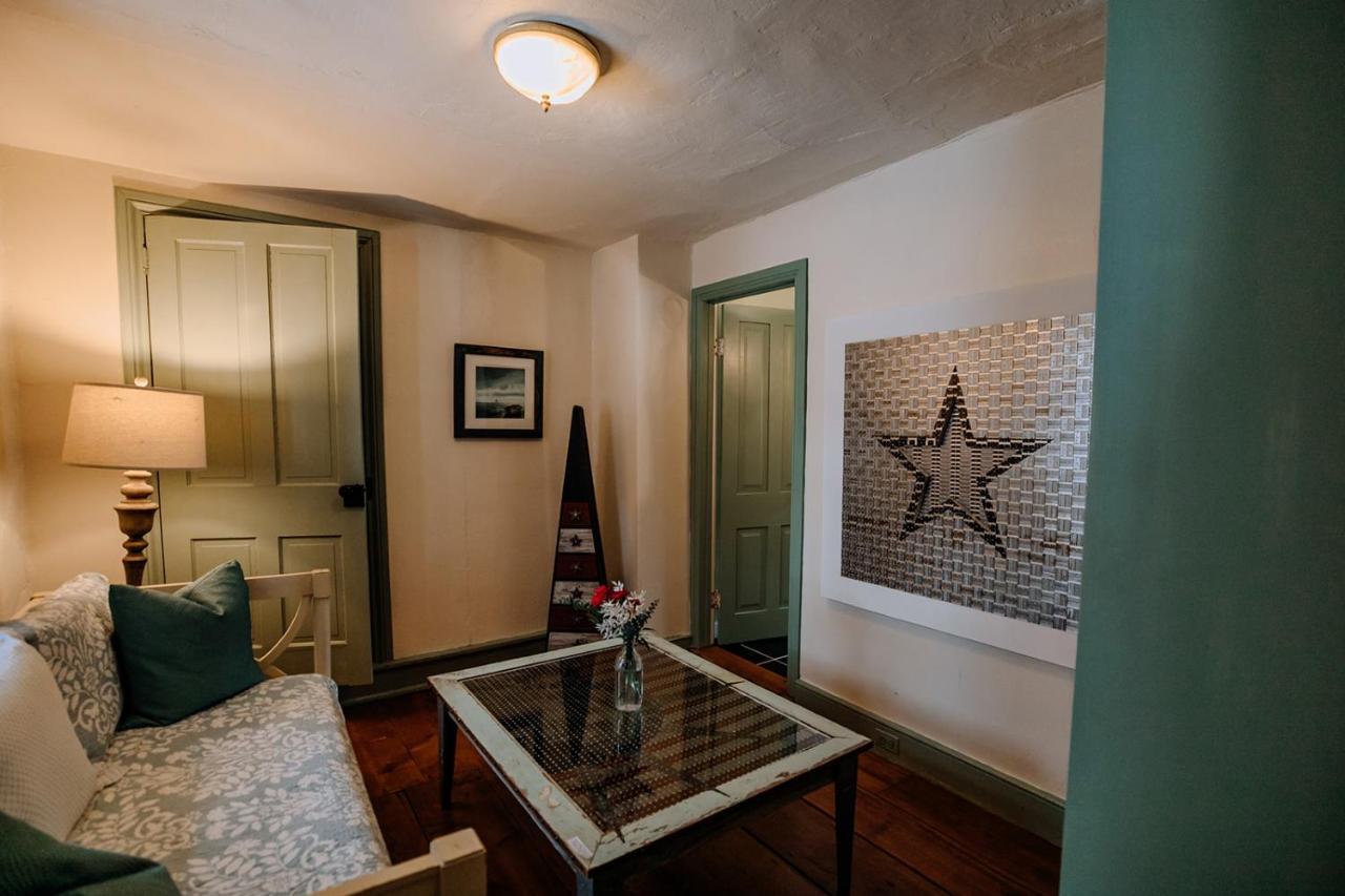 Galvanized America Inn & Art Gallery Дойлстаун Экстерьер фото